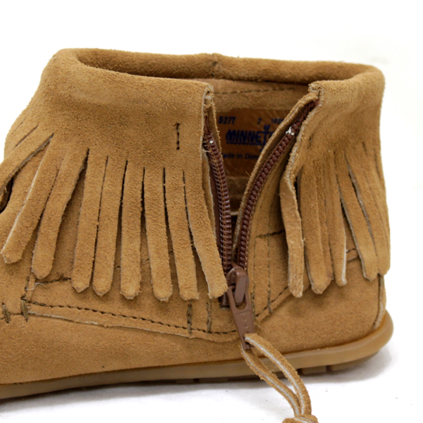 正規取扱店 MINNETONKA(ミネトンカ) Concho Feather Side Zip Boot(コンチョフェザーサイドジップブーツ)#527T TAUPE レディースMT047